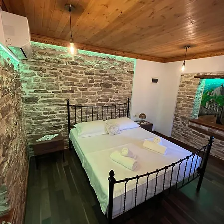Bala Private Veranda With Mountain View Free Parking And Wifi Pensión Gjirokastër