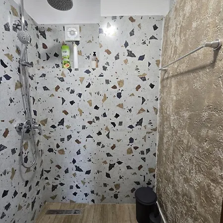 Bala 招待所 Gjirokastër